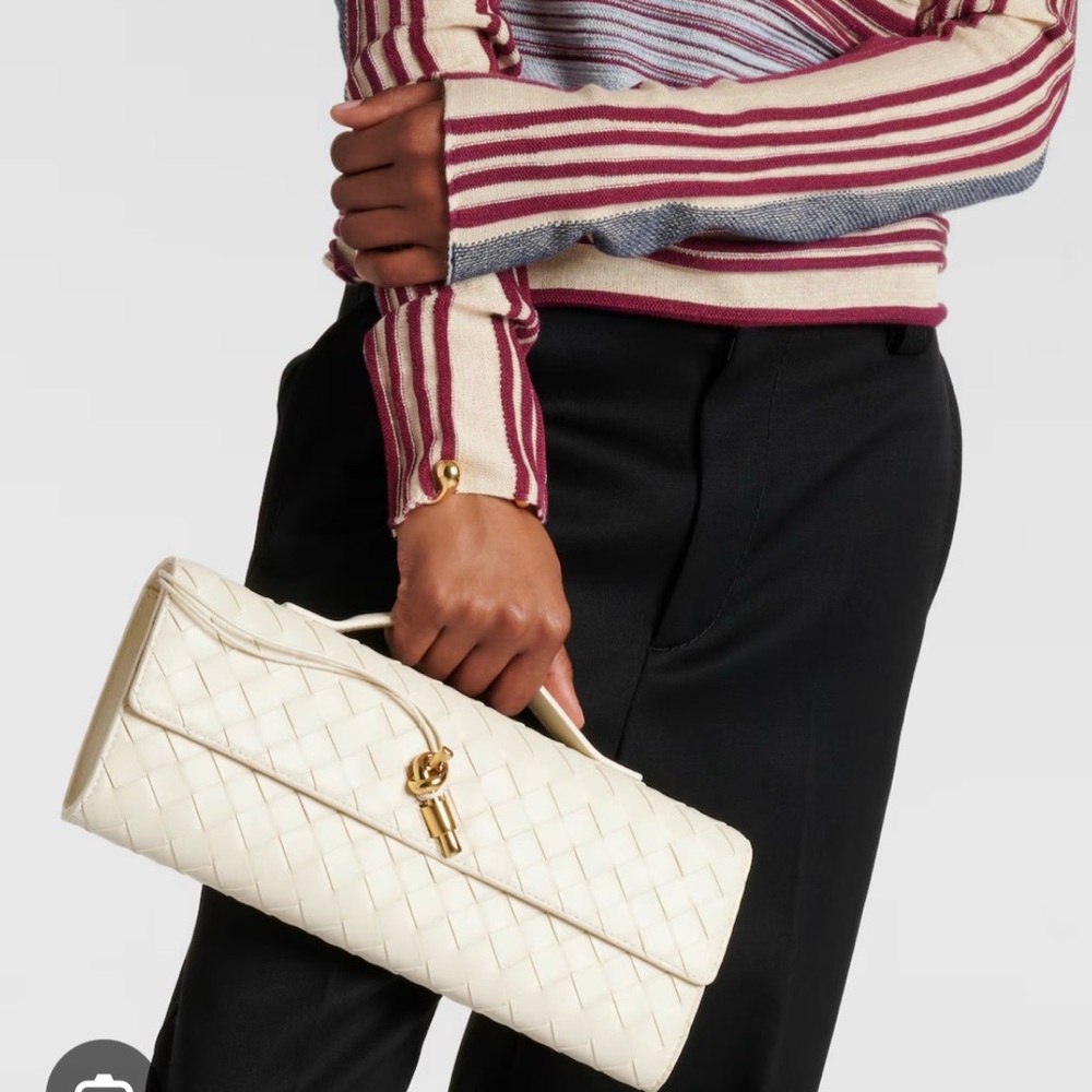 🔥Bottega veneta 😍 andiamo clutch off-white Vegan leather